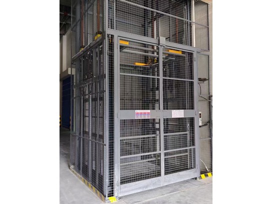 導(dǎo)軌式升降平臺